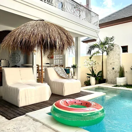 Ellies Hotel Nusa Dua  Exterior photo